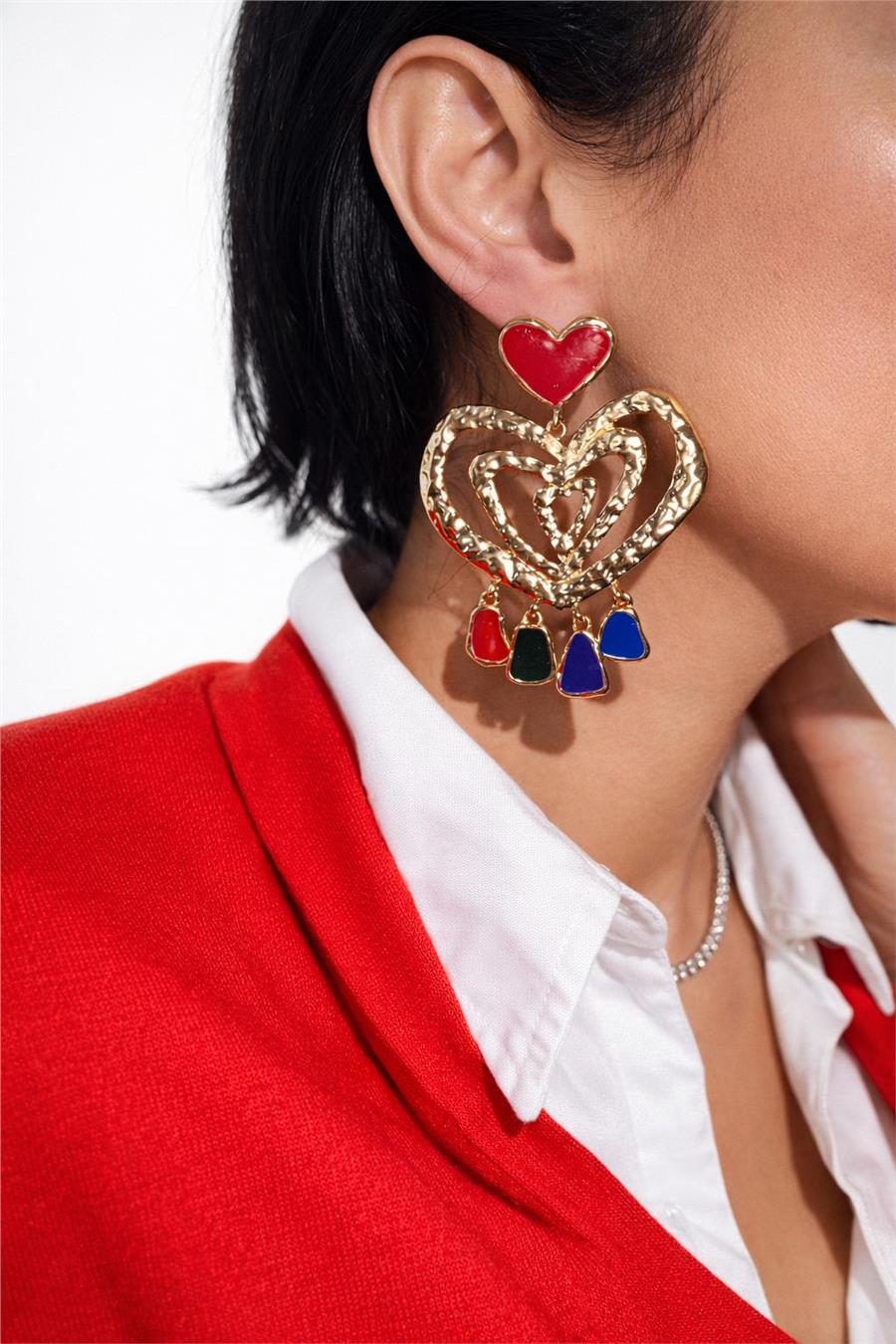 Wendy Renkli Kalpli Form Sallantılı Küpe